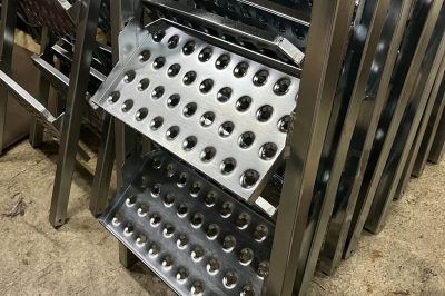 Zingage blanc pour échelles de cabanon de chantier